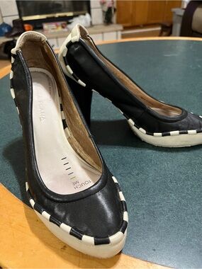 Terra plana Black & White Women’s Leather Block Heel Pumps 8